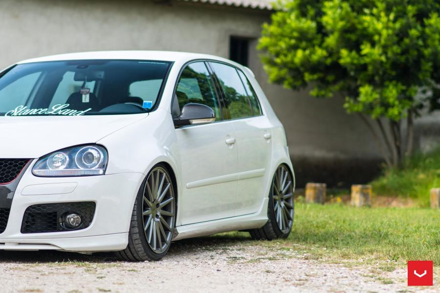 Детали экстерьера Volkswagen Golf GTI on Vossen Wheels (VFS2) 2017 года  (фото 21 из 28)